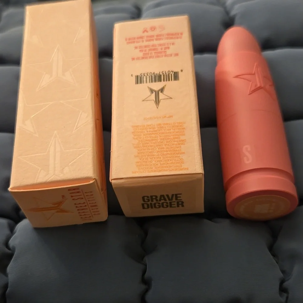 NIP Jeffree Star Cosmetics Velvet Trap Lipstick Grave Digger Full Size